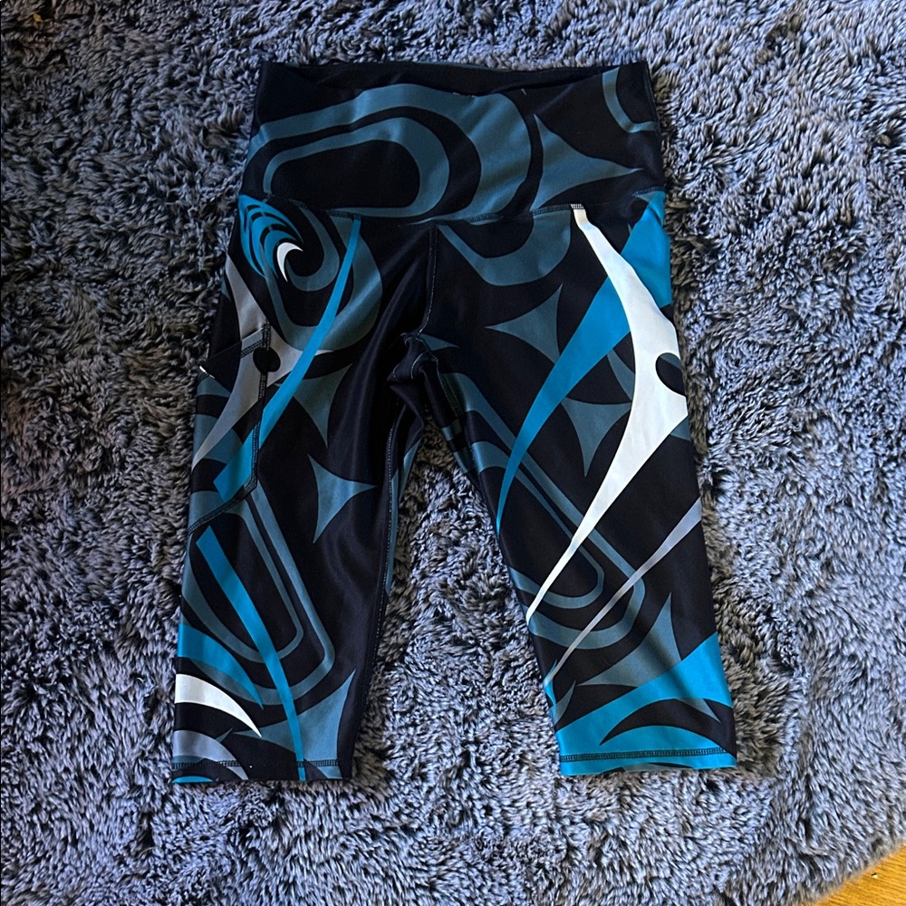 Stylish Black and Blue Capris